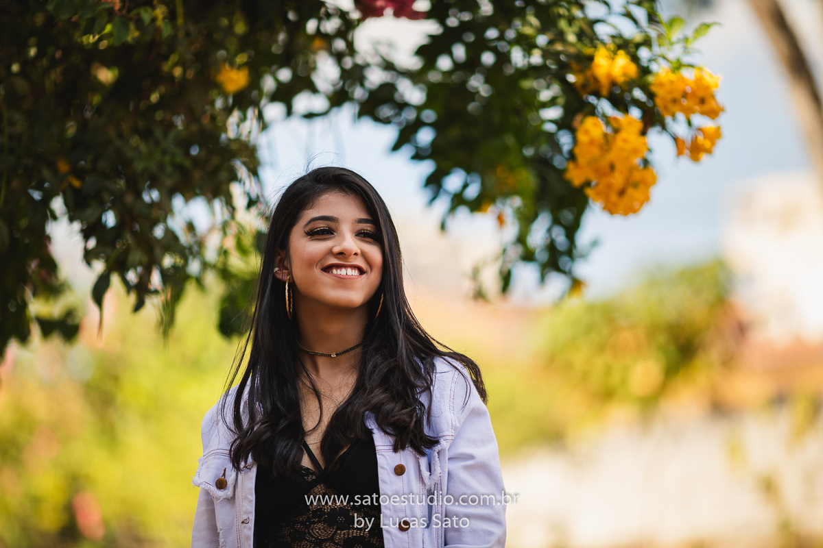 Ensaio de 15 anos ou book realizado no município de São Gotardo-MG com vestido branco e casual. Looks para ensaio de 15 anos, feminino.
Fotos de ensaio tumblr.
