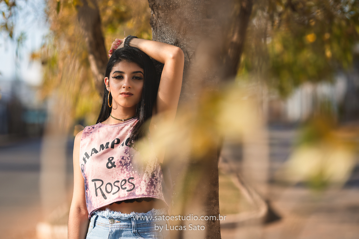 Ensaio de 15 anos ou book realizado no município de São Gotardo-MG com vestido branco e casual. Looks para ensaio de 15 anos, feminino.
Fotos de ensaio tumblr.