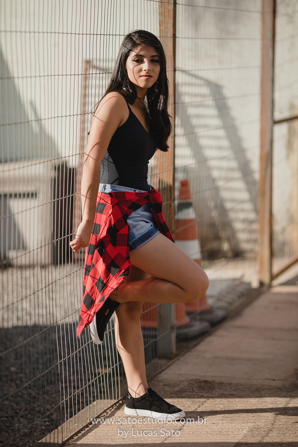 Ensaio de 15 anos ou book realizado no município de São Gotardo-MG com vestido branco e casual. Looks para ensaio de 15 anos, feminino.
Fotos de ensaio tumblr.