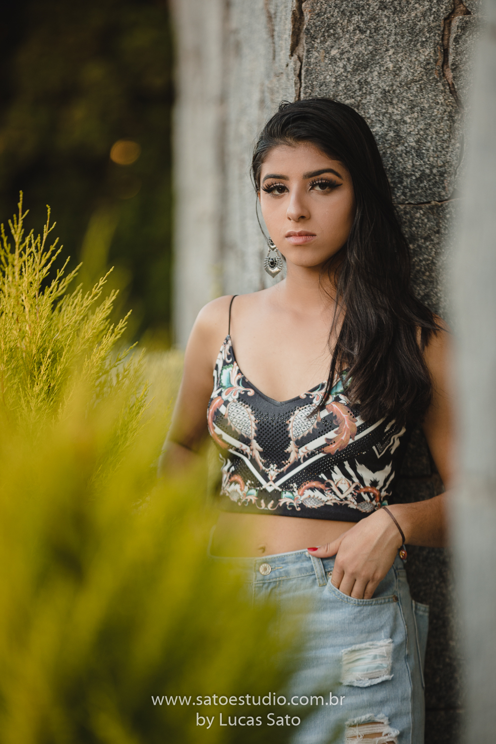 Ensaio de 15 anos ou book realizado no município de São Gotardo-MG com vestido branco e casual. Looks para ensaio de 15 anos, feminino.
Fotos de ensaio tumblr.