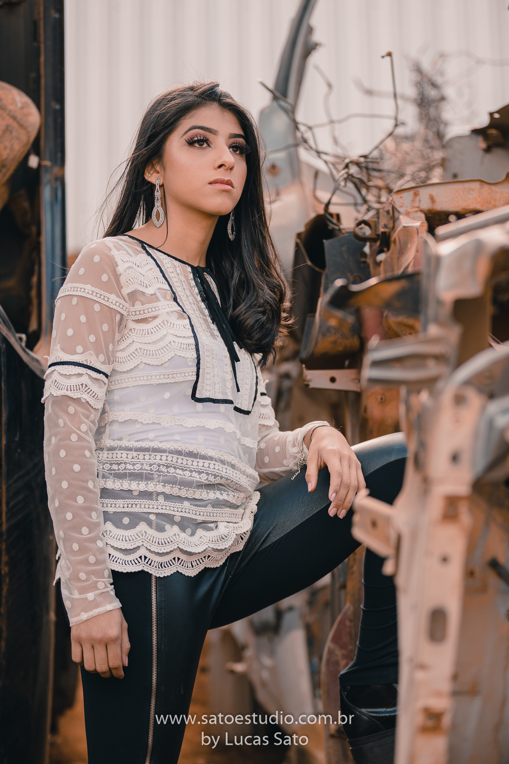 Ensaio de 15 anos ou book realizado no município de São Gotardo-MG com vestido branco e casual. Looks para ensaio de 15 anos, feminino.
Fotos de ensaio tumblr.
