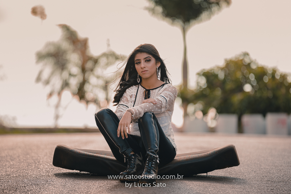 Ensaio de 15 anos ou book realizado no município de São Gotardo-MG com vestido branco e casual. Looks para ensaio de 15 anos, feminino.
Fotos de ensaio tumblr.