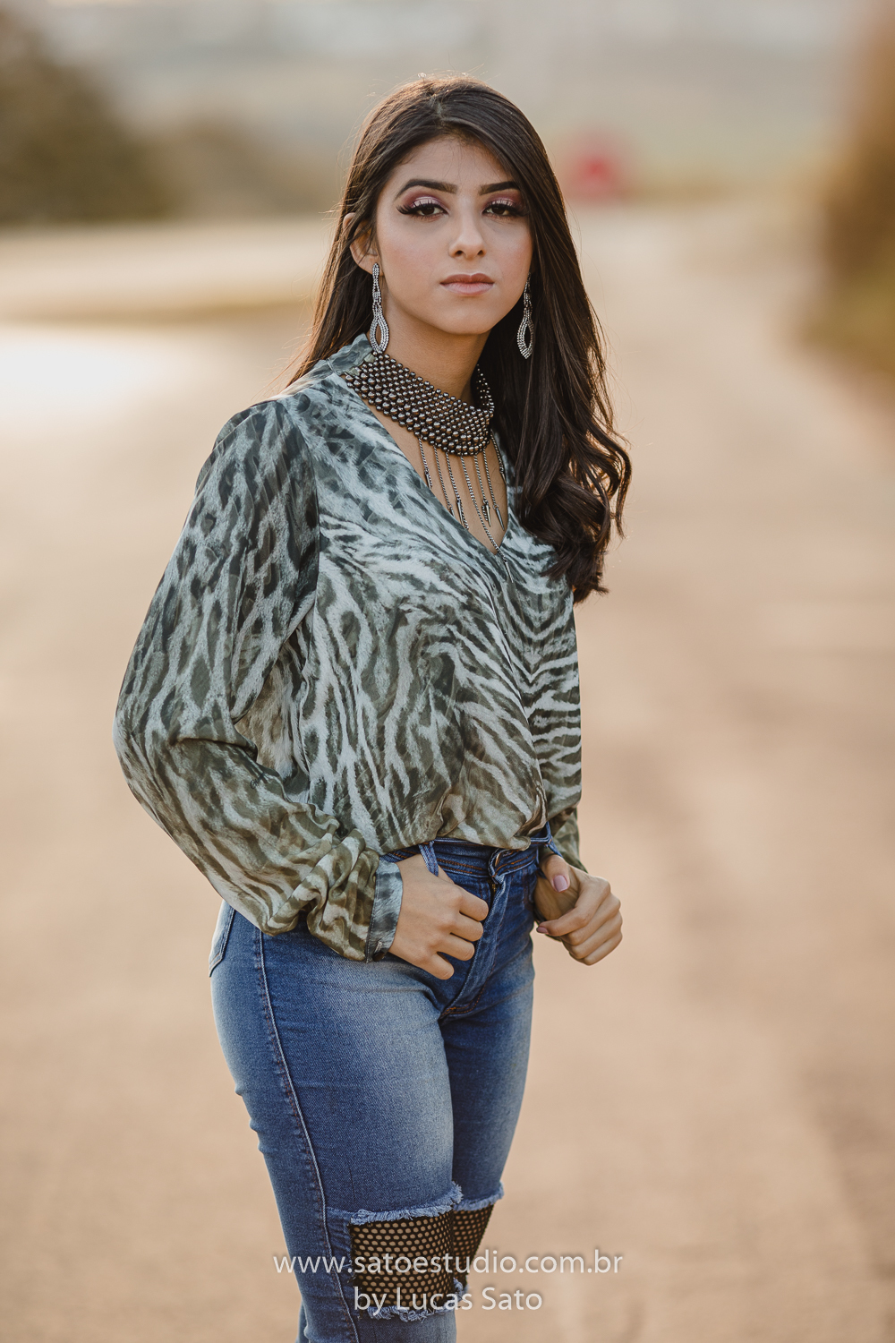 Ensaio de 15 anos ou book realizado no município de São Gotardo-MG com vestido branco e casual. Looks para ensaio de 15 anos, feminino.
Fotos de ensaio tumblr.