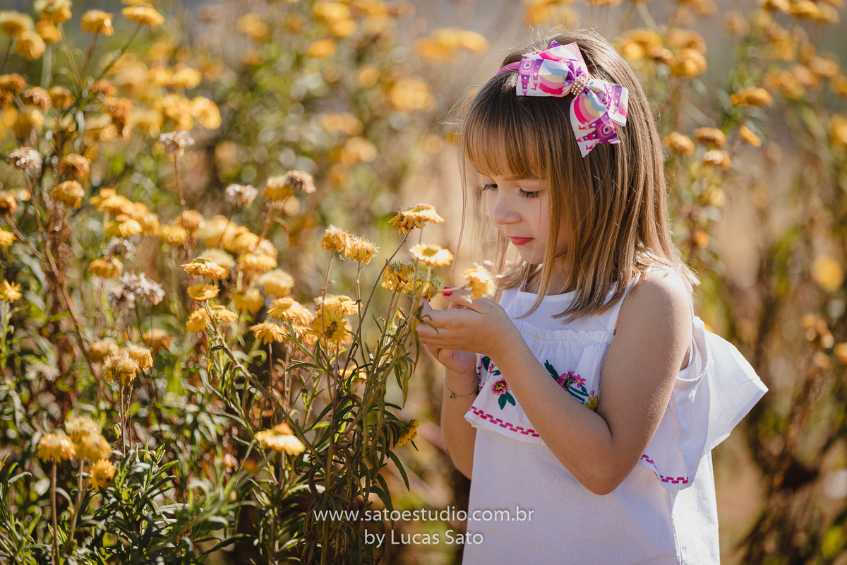 Ensaio fotográfica de família realizado no município de São Gotardo-MG, foto de família feliz. Foto com espontaneidade e alegria. Foto delicada da linda Alice