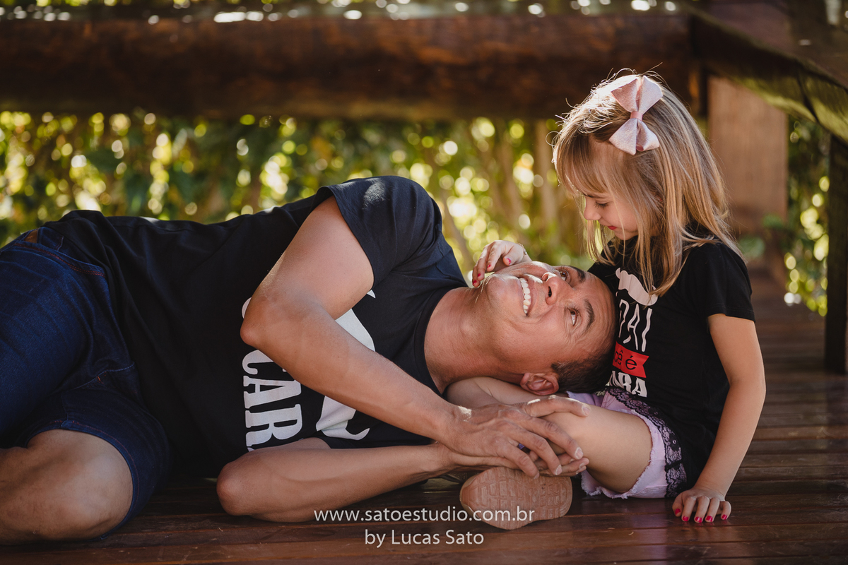Fotografia de pai e filha, dia dos pais com muito amor.