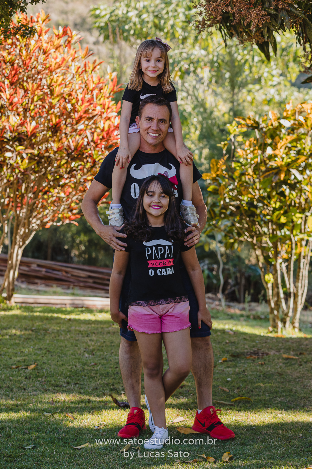 Ensaio fotográfica de família realizado no município de São Gotardo-MG, foto de família feliz. Foto com espontaneidade e alegria.