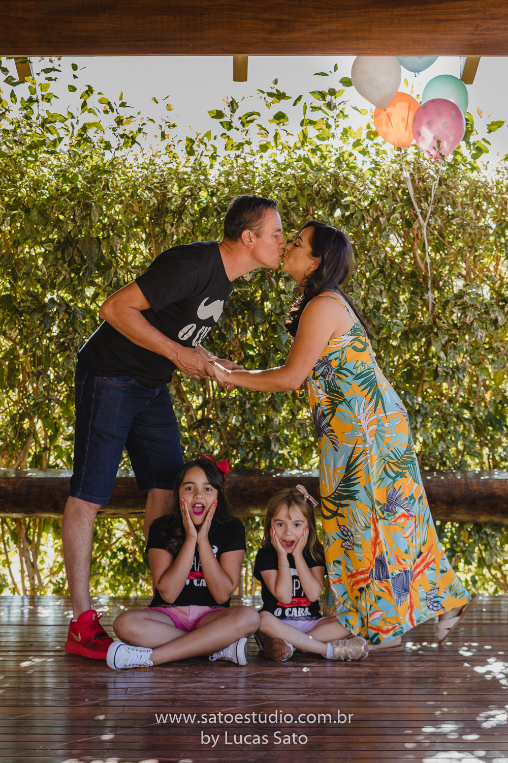 Ensaio fotográfica de família realizado no município de São Gotardo-MG, foto de família feliz. Foto com espontaneidade e alegria.