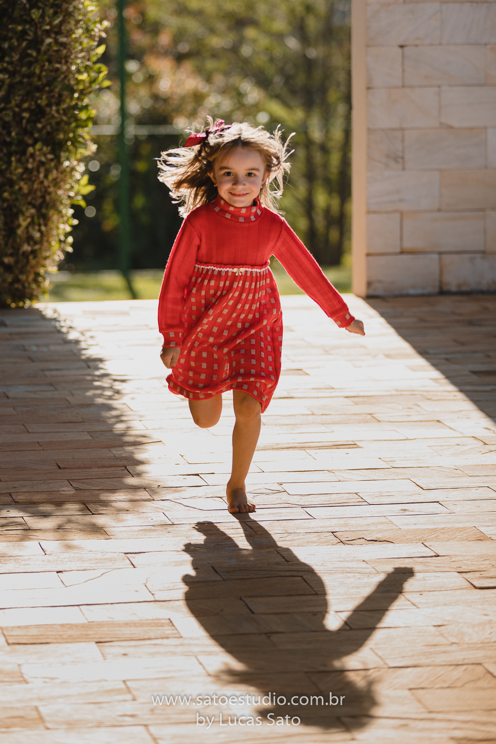 Ensaio fotográfica de família realizado no município de São Gotardo-MG, foto de família feliz. Foto com espontaneidade e alegria.