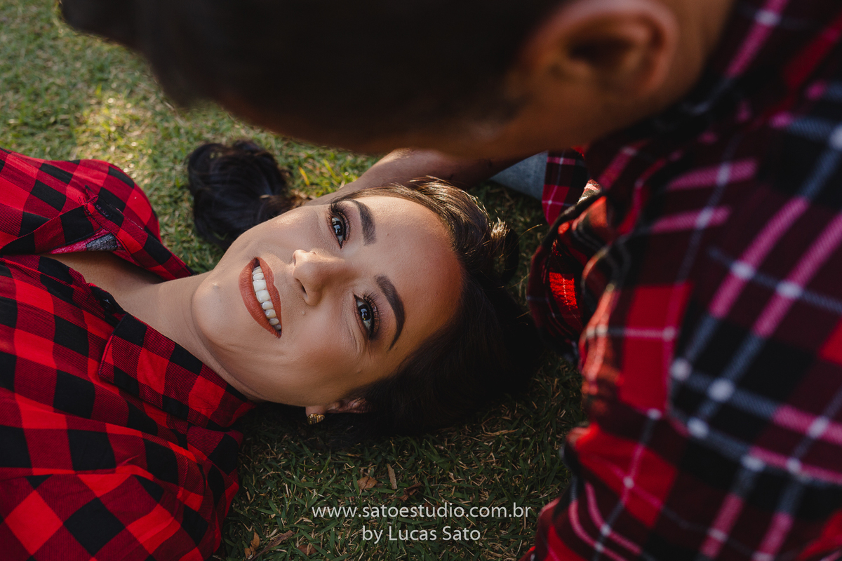 Ensaio fotográfica de família realizado no município de São Gotardo-MG, foto de família feliz. Foto com espontaneidade e alegria.