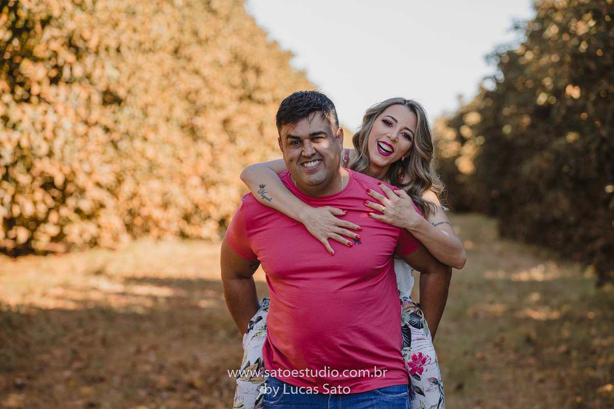 Ensaio fotográfico de família realizado no município de São Gotardo-MG. Fotos no trigo e na cidade de São Gotardo.
Retrato de família. Família feliz. Fotos espontâneas de família.