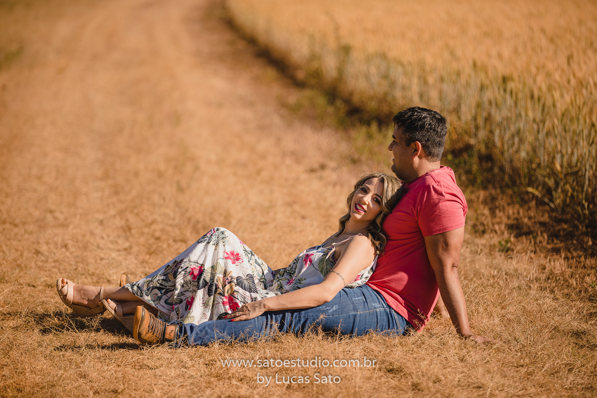 Ensaio fotográfico de família realizado no município de São Gotardo-MG. Fotos no trigo e na cidade de São Gotardo.
Retrato de família. Família feliz. Fotos espontâneas de família.