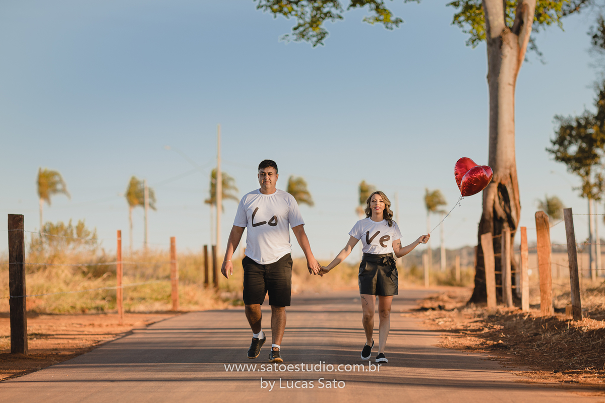 Ensaio fotográfico de família realizado no município de São Gotardo-MG. Fotos no trigo e na cidade de São Gotardo.
Retrato de família. Família feliz. Fotos espontâneas de família.