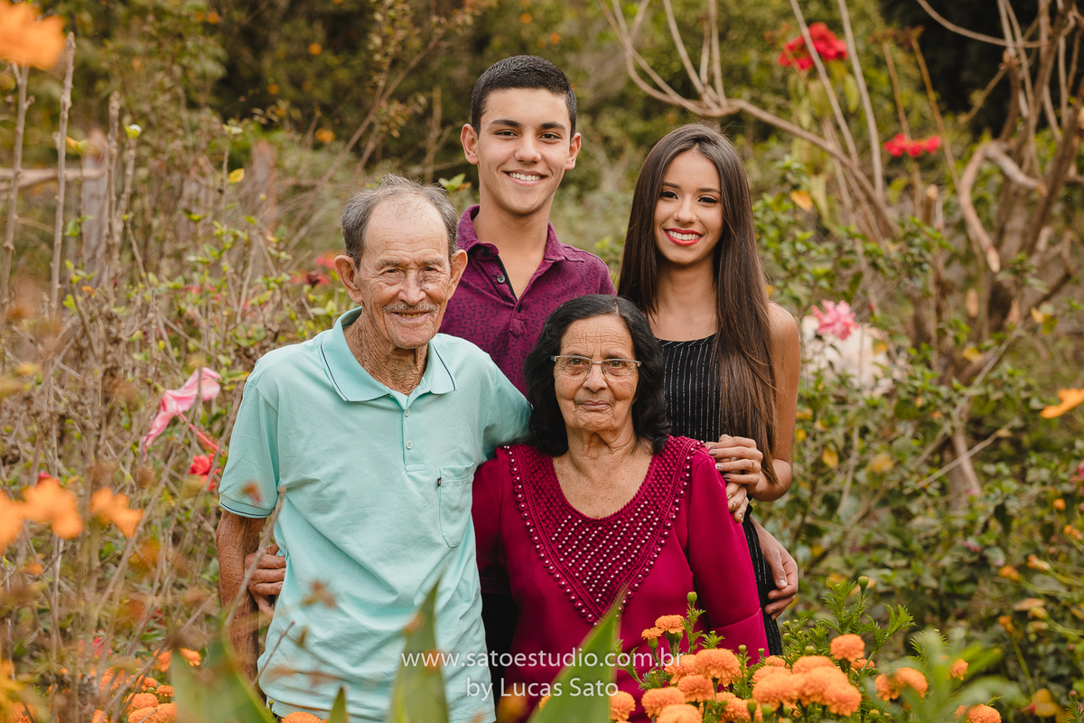 Fotografia de 15 anos com os avós no sítio realizado no município de São Gotardo-MG