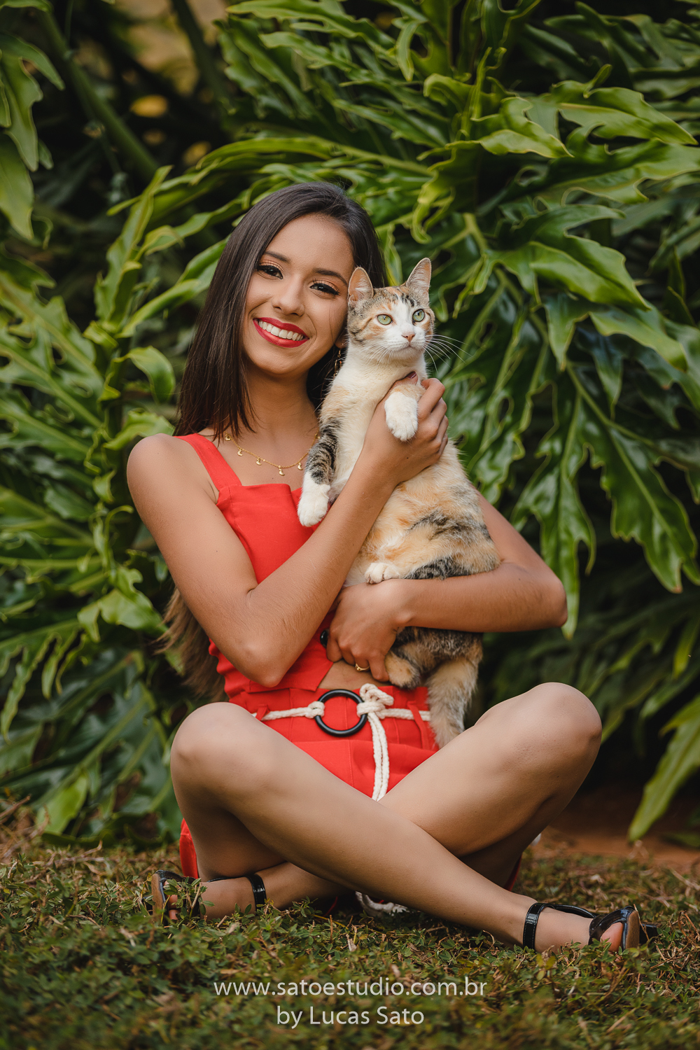 Ensaio 15 anos da Thalita realizado no sítio com a gatinha dela. Ensaio com gato.