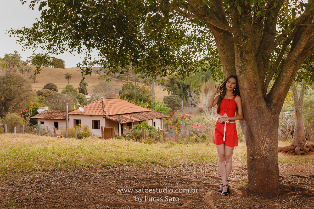 Ensaio no sítio dos avós da Thalita. Fotografia de 15 anos com os avós. 