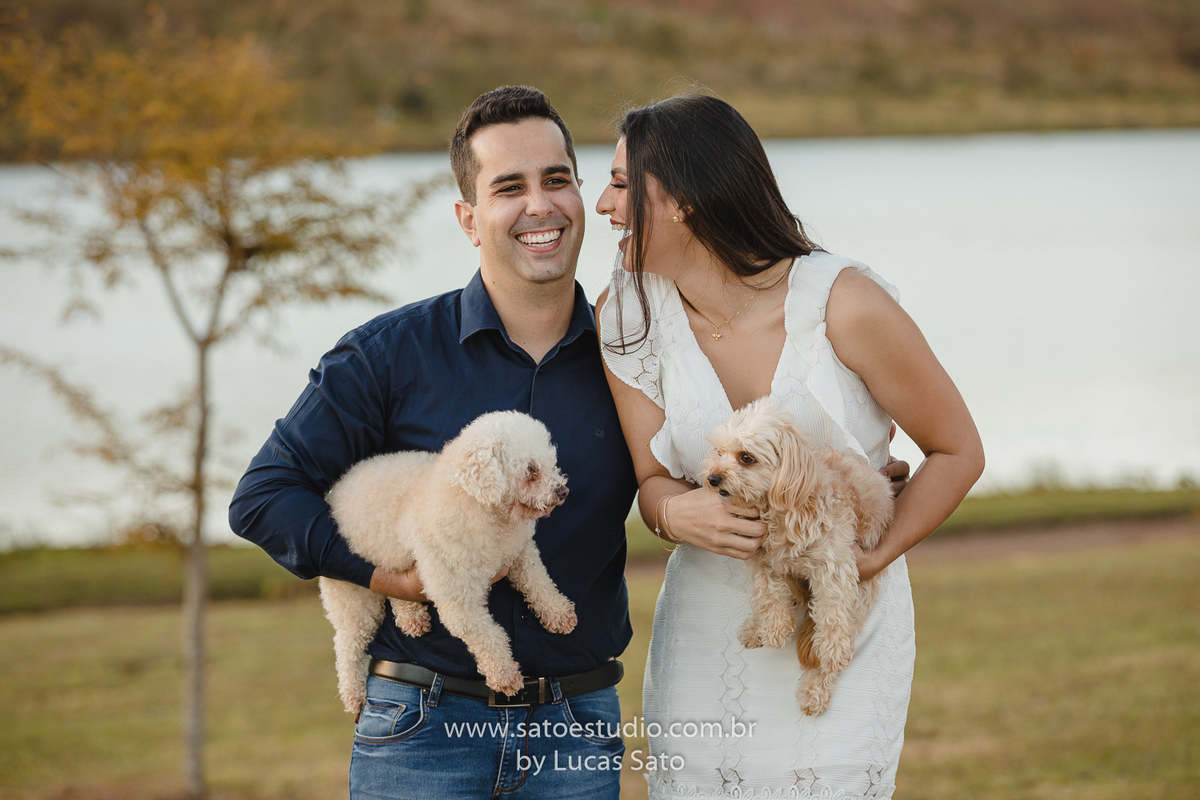 Ensaio de Casamento civil realizado no município de São Gotardo-MG. Vestido para casamento civil e poses para casamento civil.
