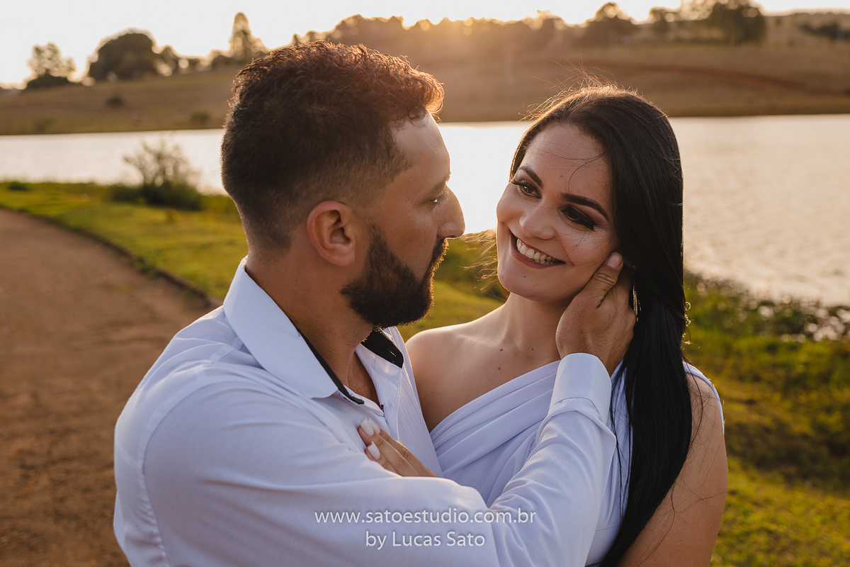 Conexão que transborda a paixão e amor nesse ensaio fotográfico de casal maravilhoso realizado no município de São Gotardo-MG