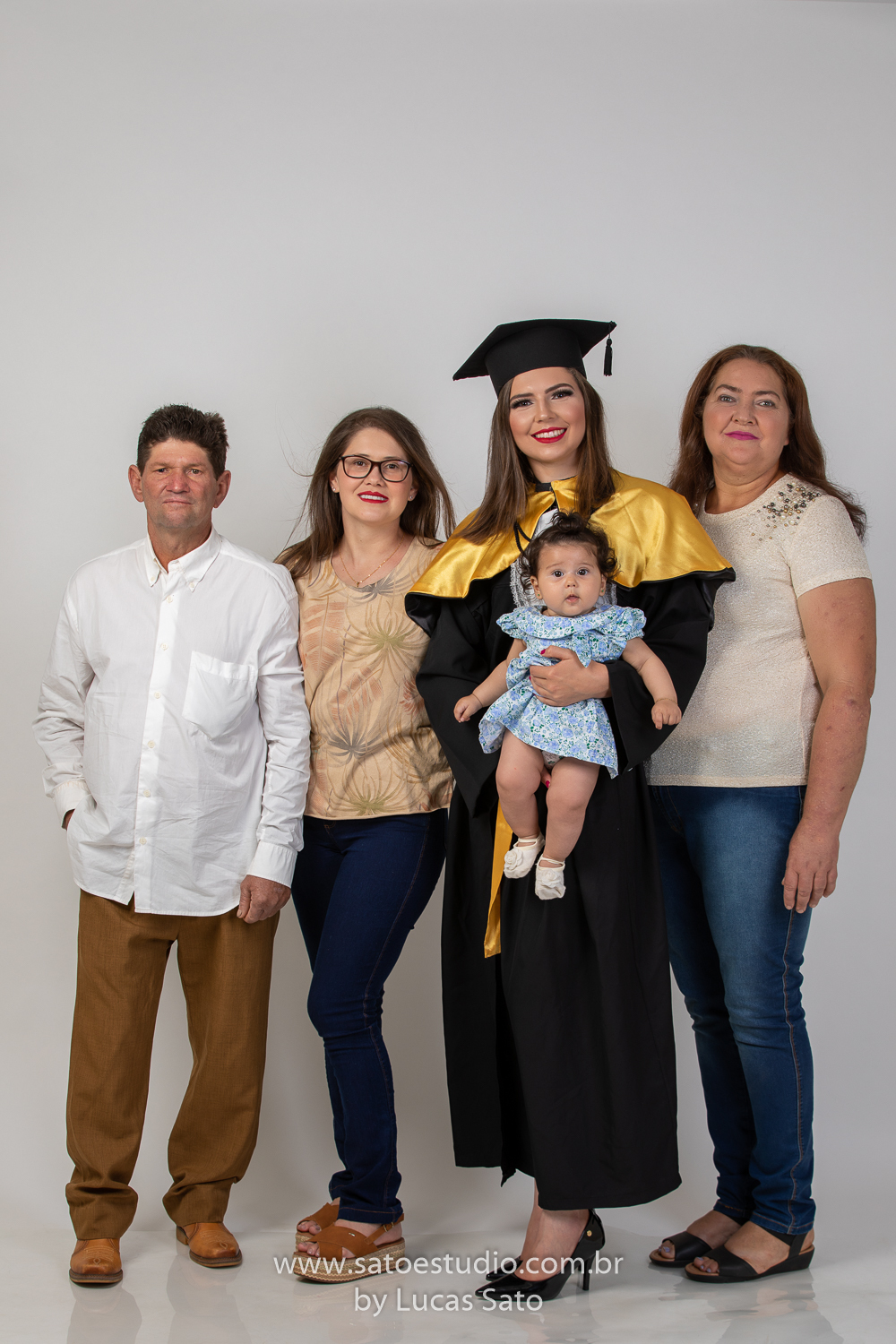 Ensaio com a família para comemorar a formatura da Michele em Pedagogia pela Uniube.