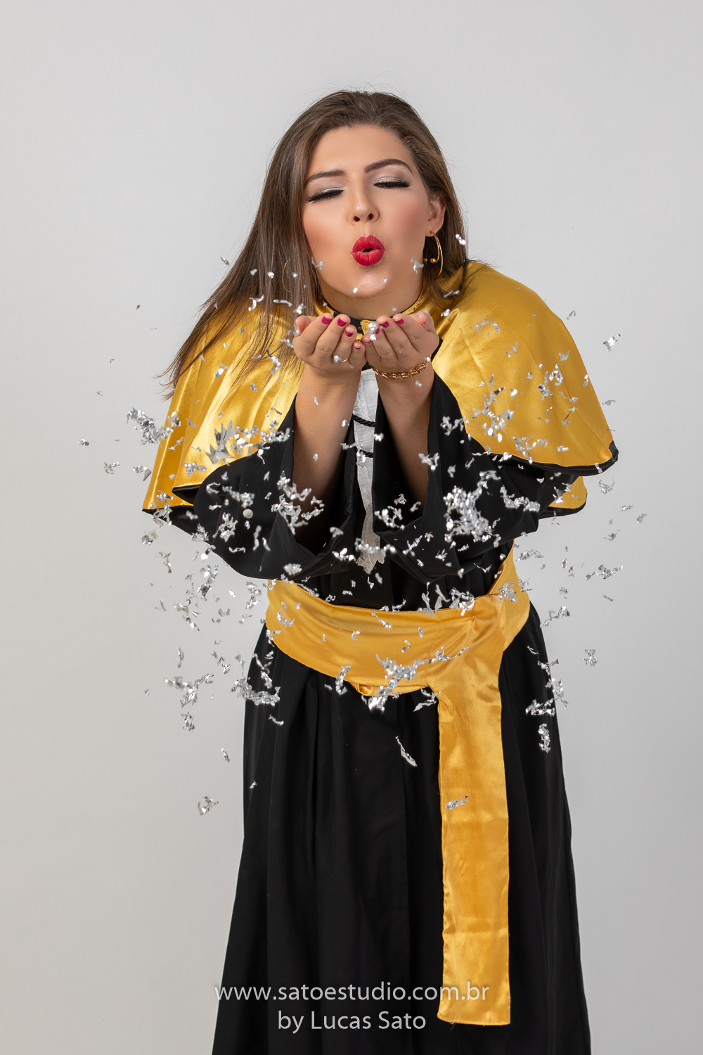 Ensaio divertido para comemorar o ensaio de formatura da Michele em Pedagogia