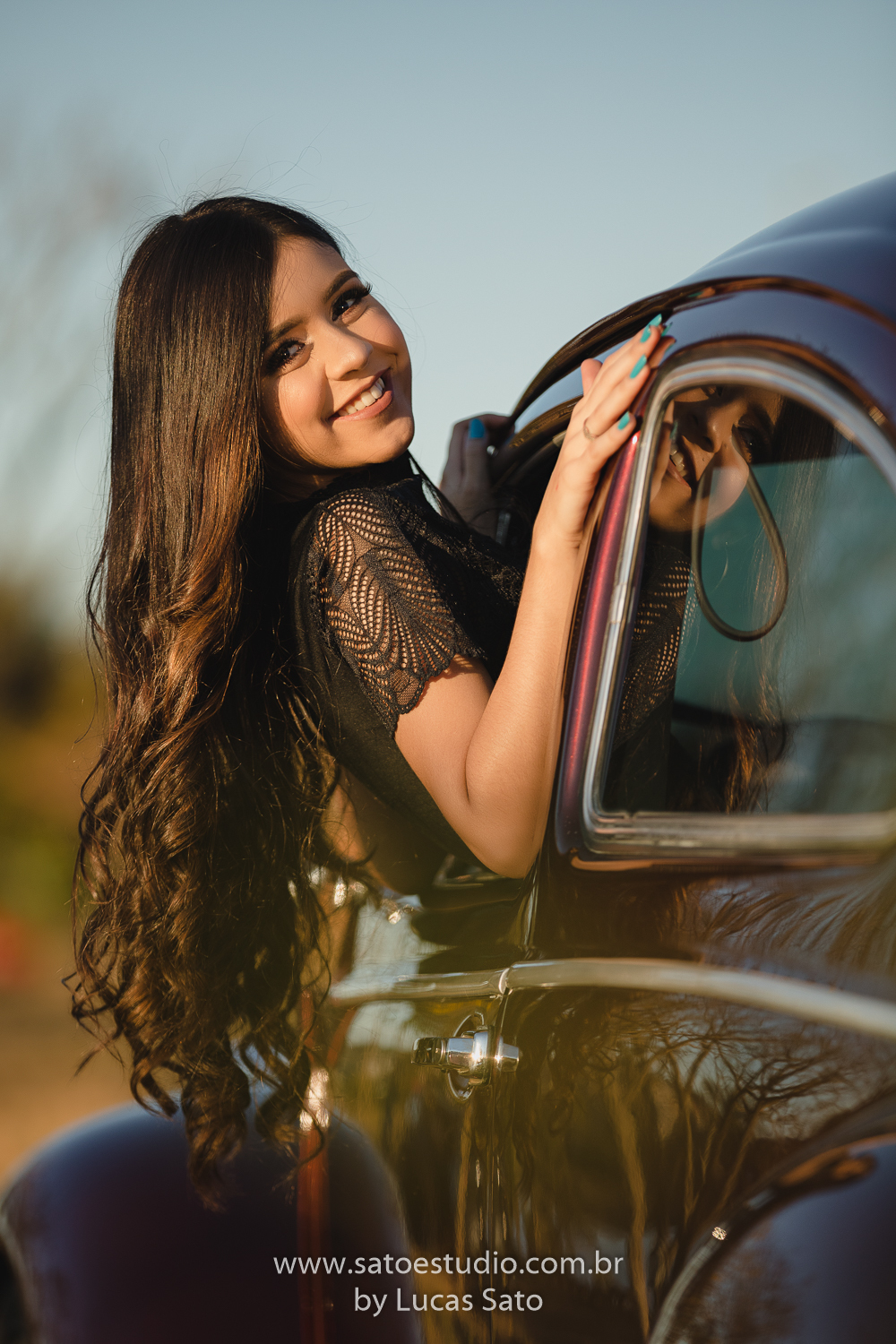 Ensaio gracioso e lindo da Mariane nesse lindo fusca vinho.
Ensaio / book no fusca vinho.