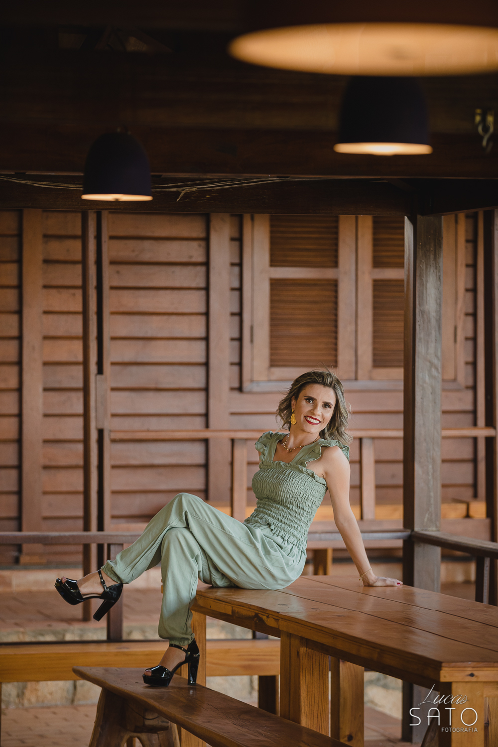 Pose para ensaio feminino externo realizado em sítio na região de São Gotardo-MG e Matutina-MG