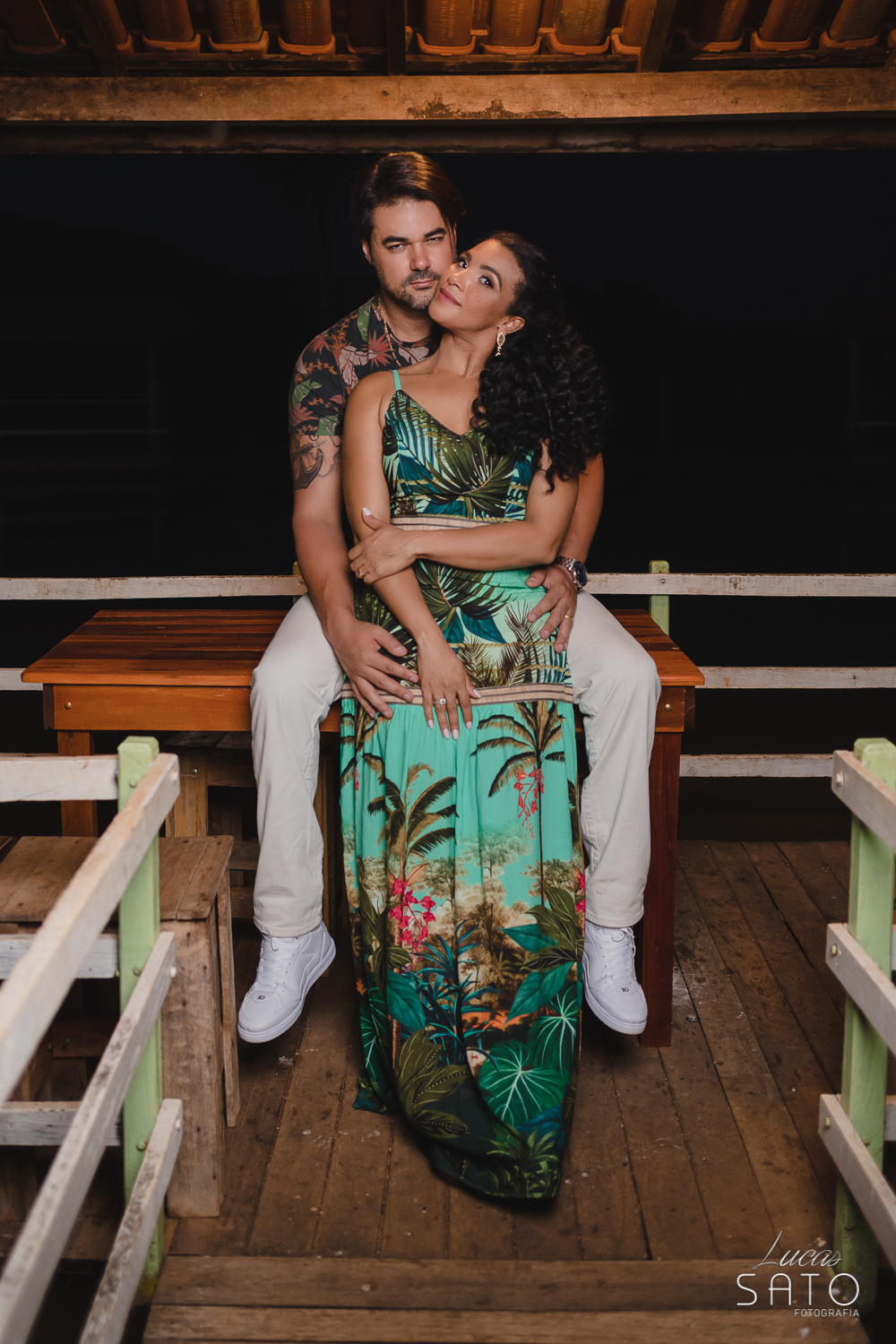 Ensaio externo de casal noturno. Sou fotógrafo de casamento civil e ensaios externos em São Gotardo-MG