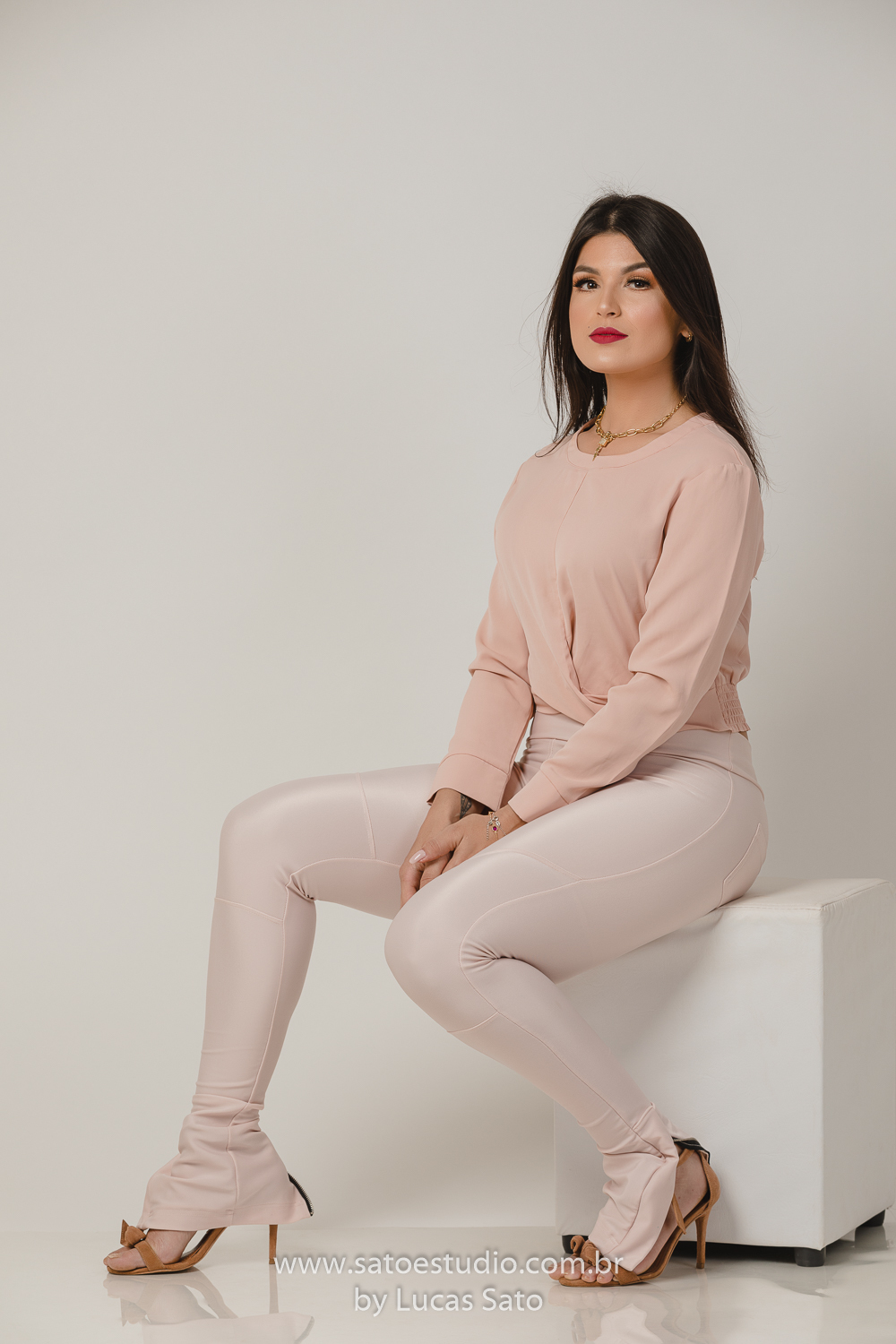 Pose para ensaio em estúdio em São Gotardo-MG