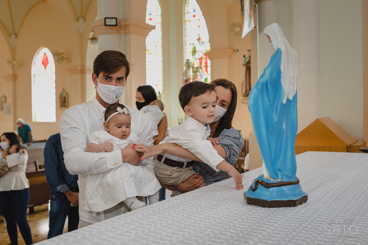 Consagração a Nossa Senhora durante o batismo em São Gotardo na Igreja de São Sebastião em São Gotardo-MG