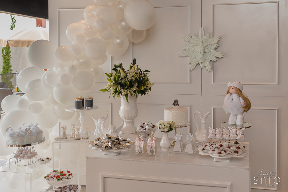 Detalhes da mesa de decoração da recepção de batismo em São Gotardo-MG.