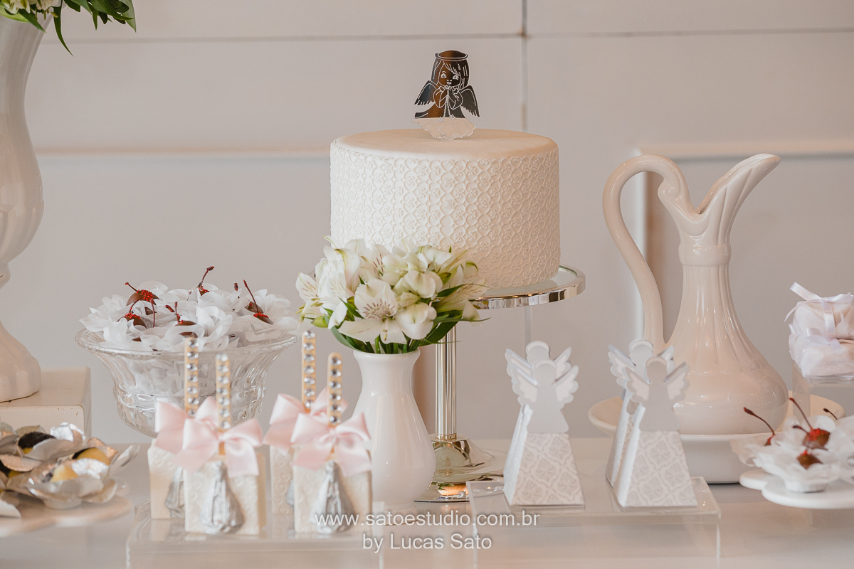 Bolo fake para decoração de festa de batismo em São Gotardo-MG