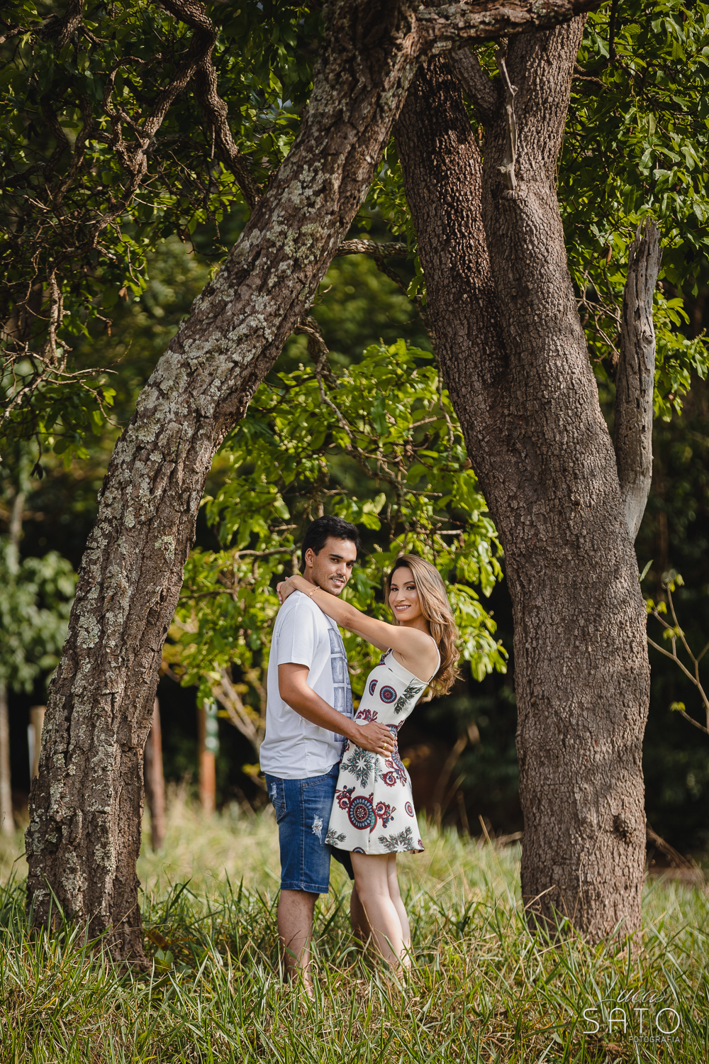 Poses para casal no ensaio namorando realizado em São Gotardo-MG