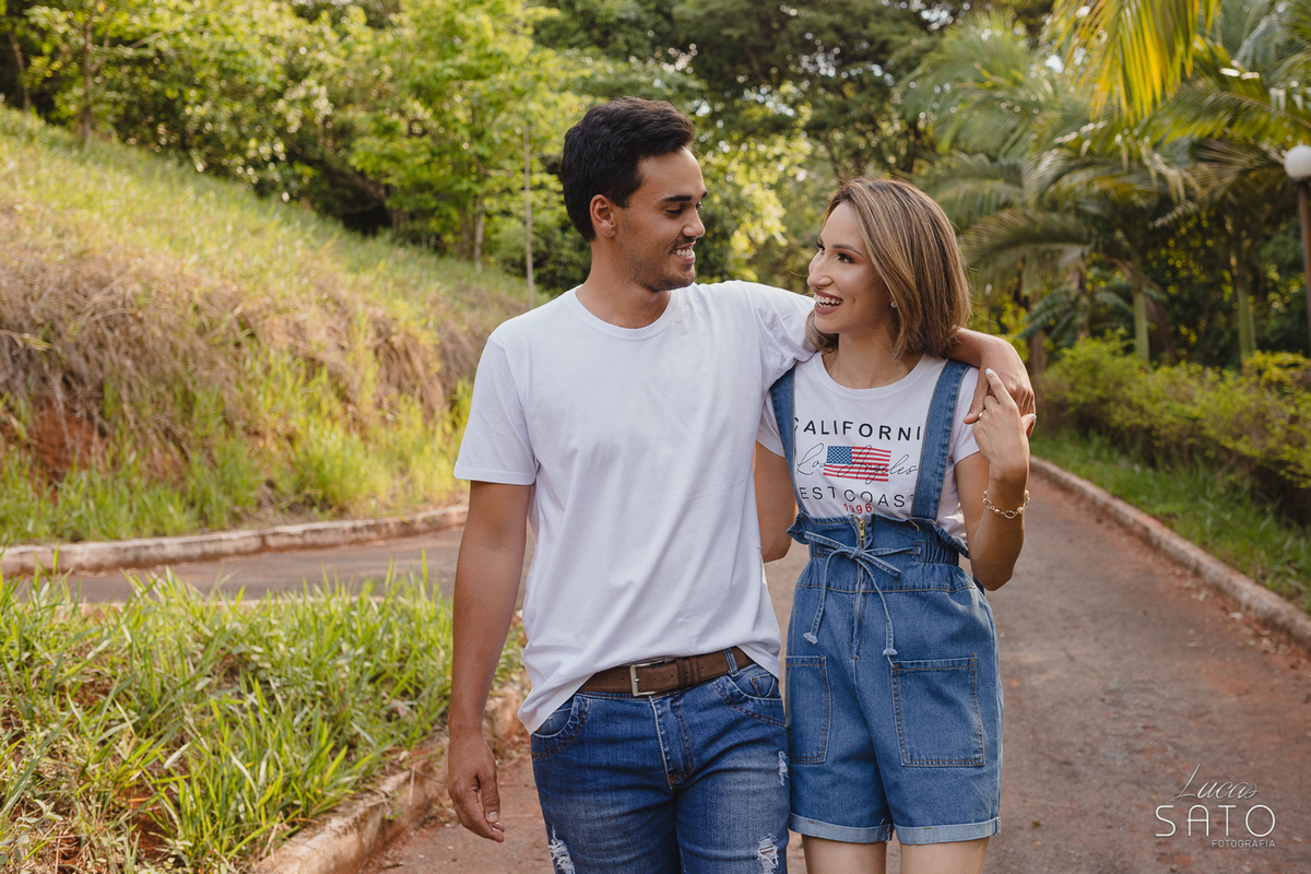 Foto para pôster fotográfico de casal. Fotografia para decoração de residências, quarto, sala de estar.