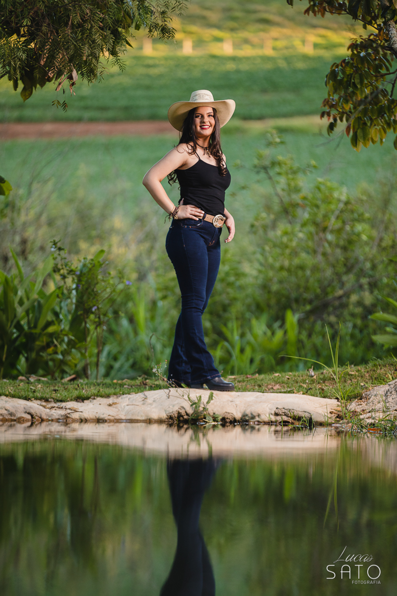 Look ou estilo country para foto de 15 anos realizado em São Gotardo-MG na Rocinha do Capão.