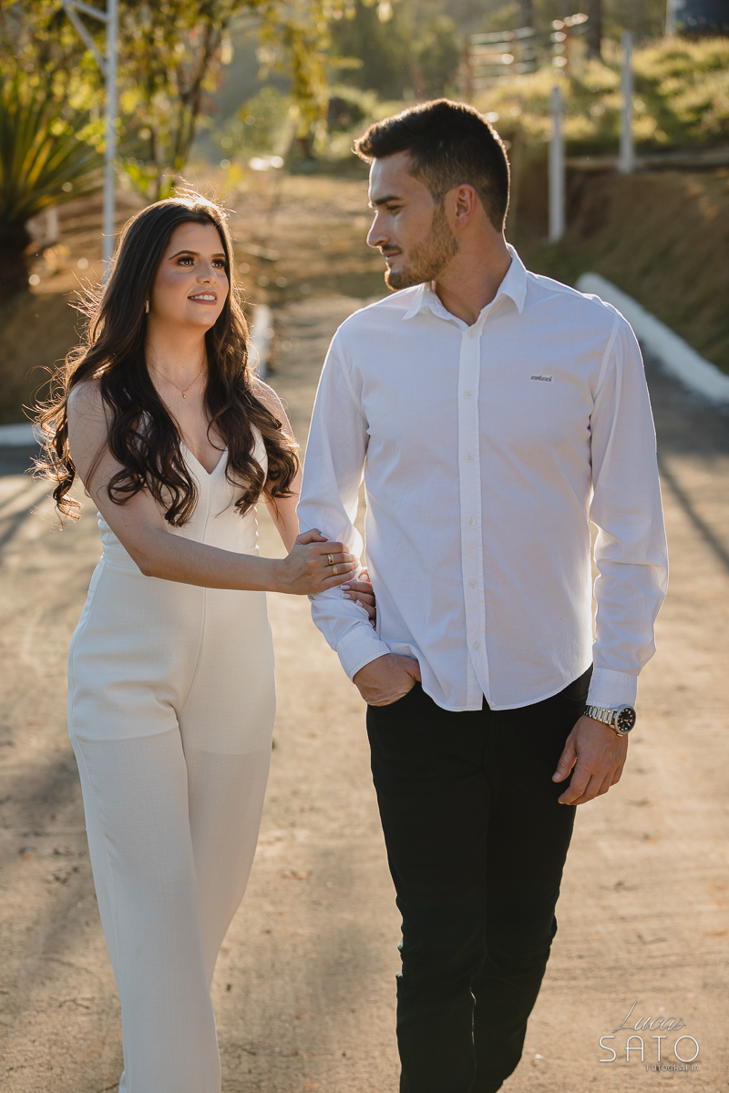 Fotografia com sentimentos durante o ensaio de casal na cidade de São Gotardo-MG e Rio Paranaíba-MG.