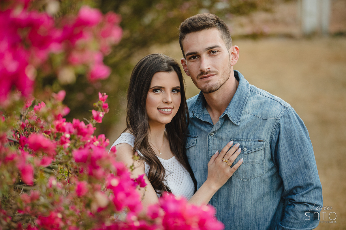 Retrato de ensaio de casal que não pode faltar durante o pre wedding realizado em São Gotardo-MG. Sou fotógrafo de casamento em São Gotardo-MG e atendo as cidades de Matutina, Rio Paranaíba, Carmo do Paranaíba, Arapuá e Tiros-MG.