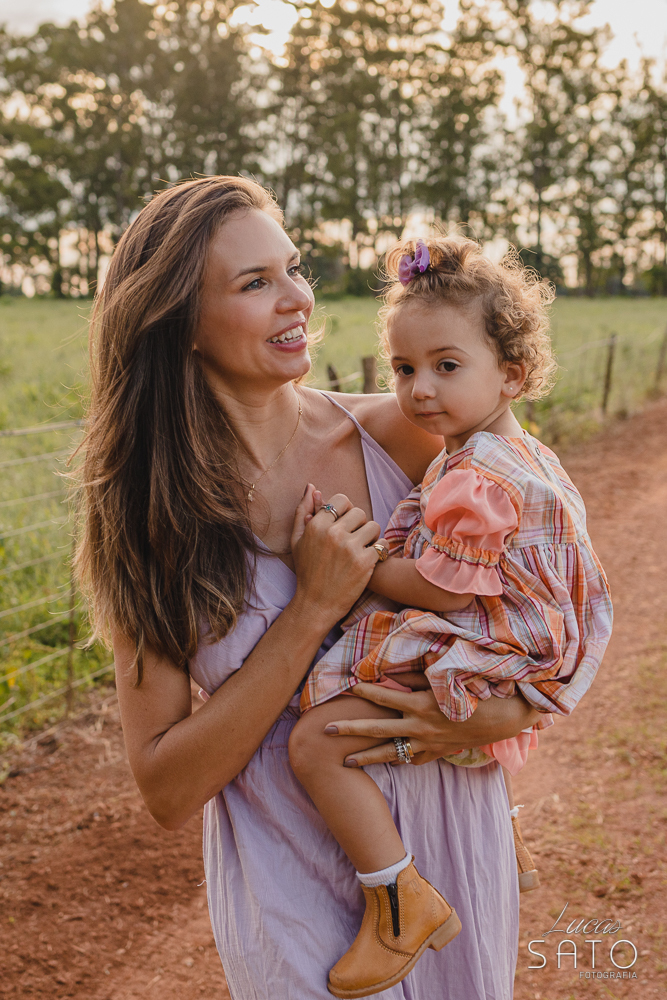 Mãe e filha ensaio de família em sítio na região de São Gotardo-MG