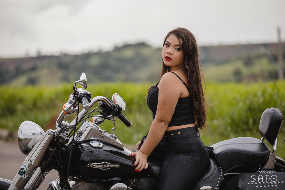 Foto de ensaio com moto harley localizado em São Gotardo-MG