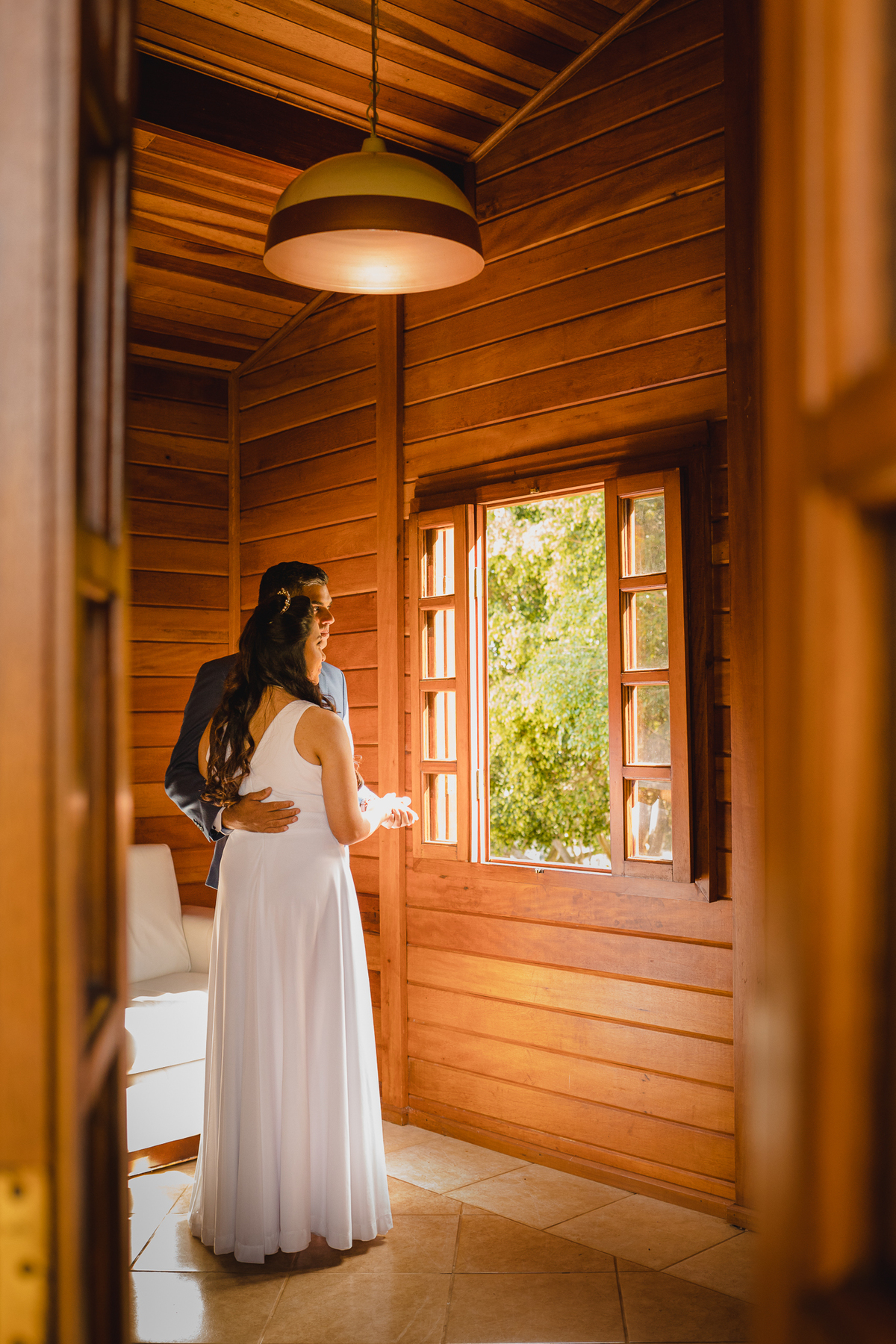 Vestido branco para ensaio pre casamento ou pre wedding realizado na região de São Goatardo-MG