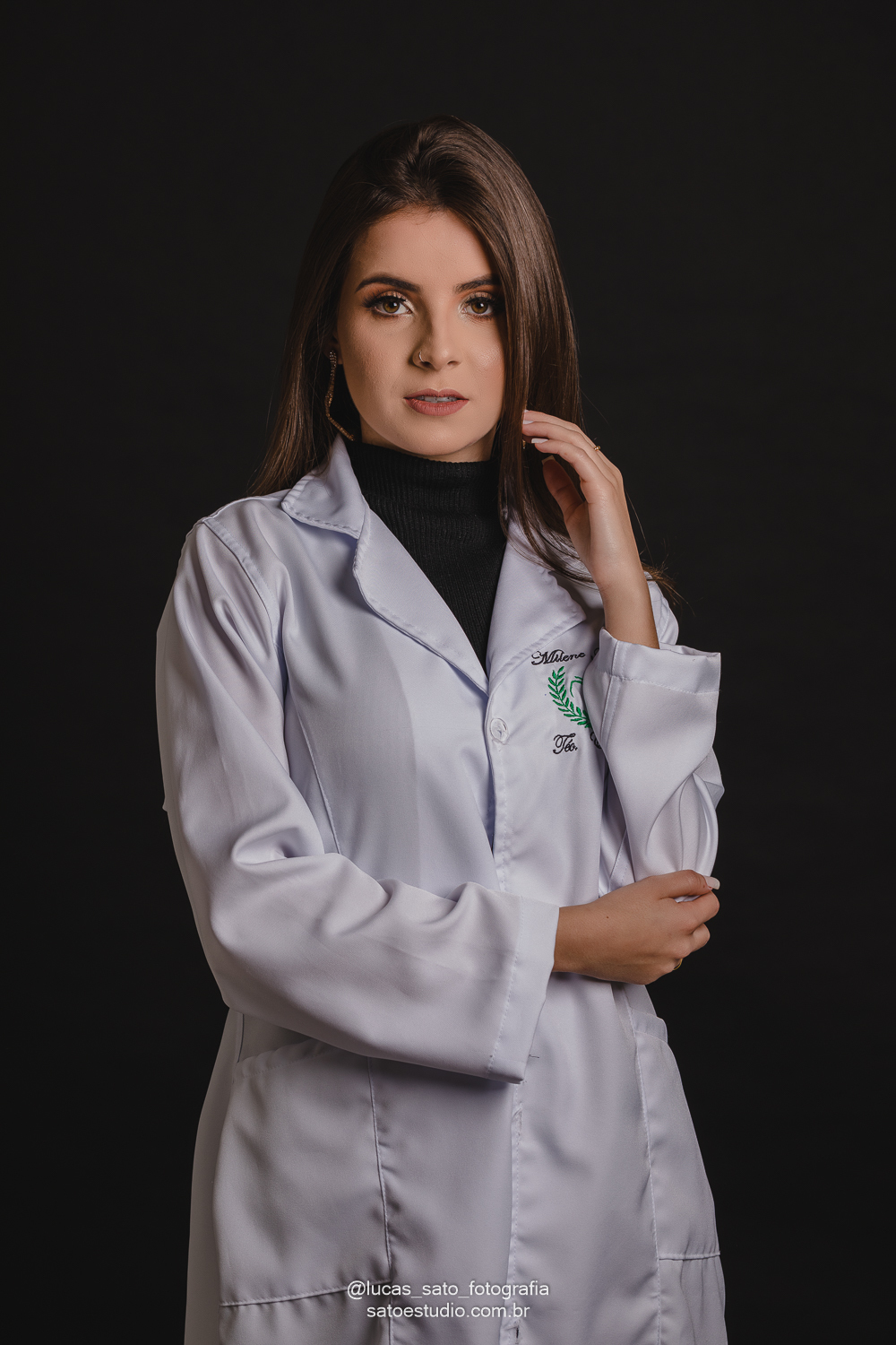 Jaleco de técnico de enfermagem durante o Ensaio de Formatura no estúdio Lucas Sato em São Gotardo-MG.