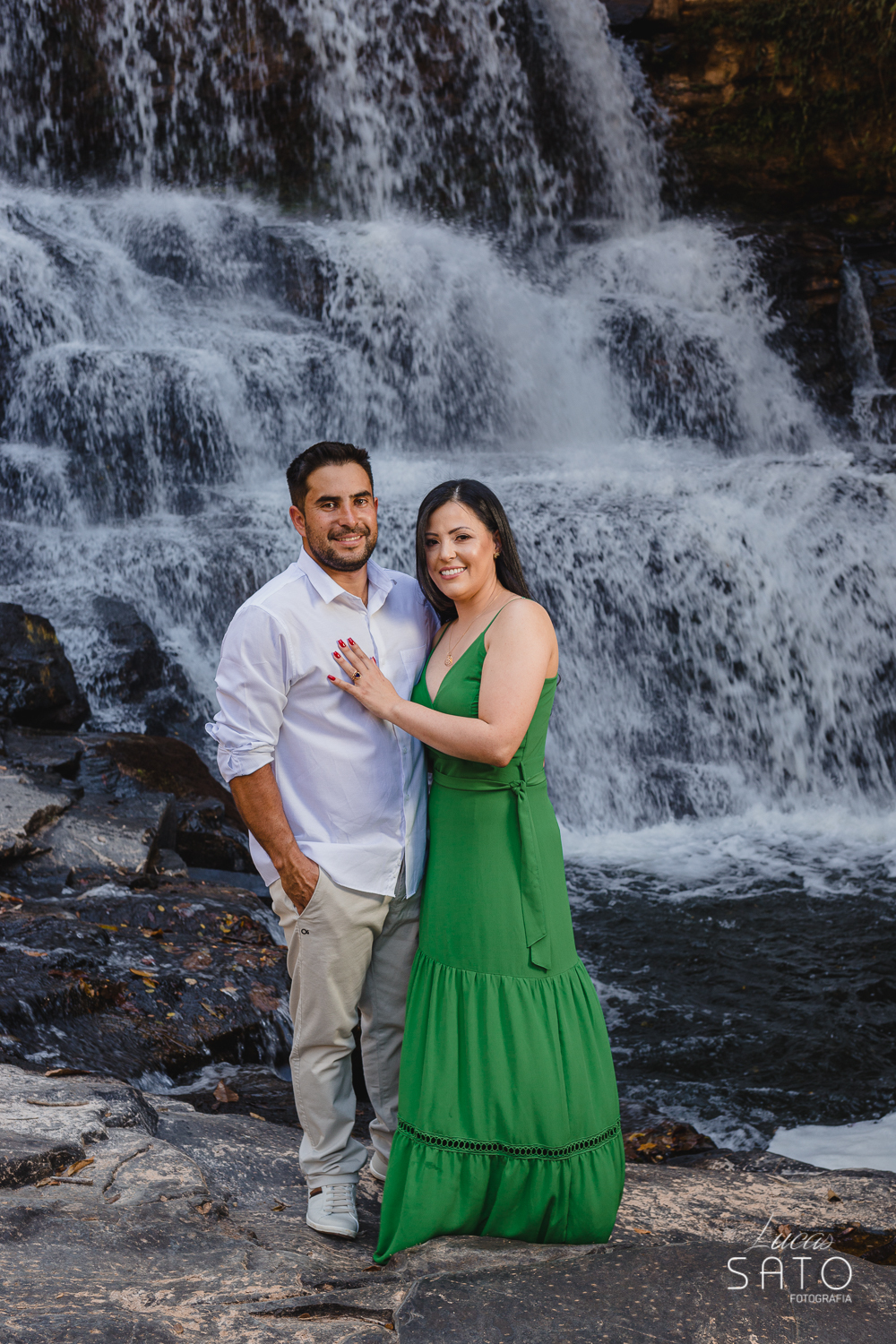 Ensaio de casal em cachoeira.