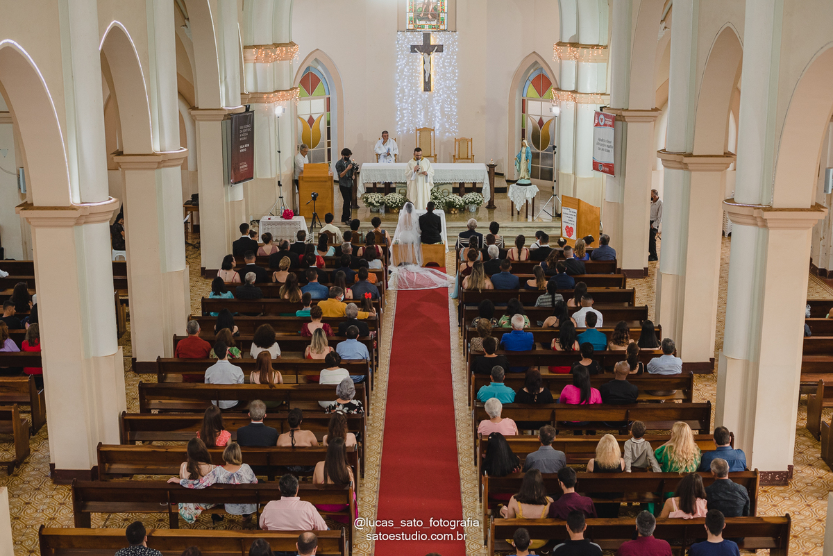 Vista do casamento na Igreja Matriz de São Gotardo-MG. Fotografia de casamento em São Gotardo-MG.