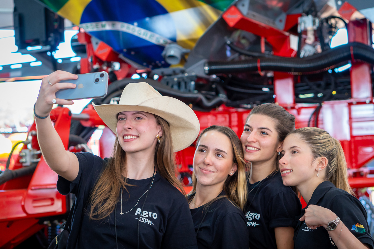 cobertura-fotografica-stand-jumil-na-agrishow-2024