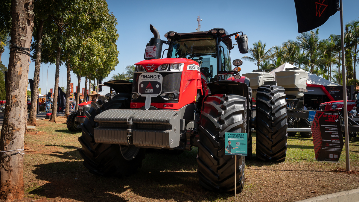 Fotografando Inovação e Tradição: Massey Ferguson na Feira Copercitrus 