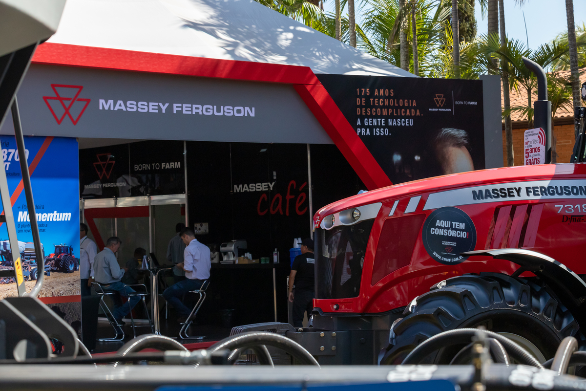 Fotografando Inovação e Tradição: Massey Ferguson na Feira Copercitrus 