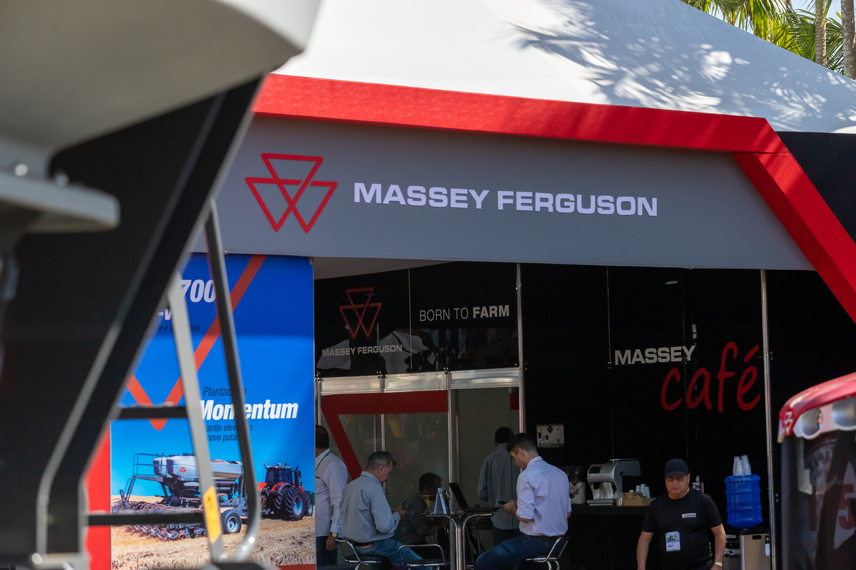 Fotografando Inovação e Tradição: Massey Ferguson na Feira Copercitrus 