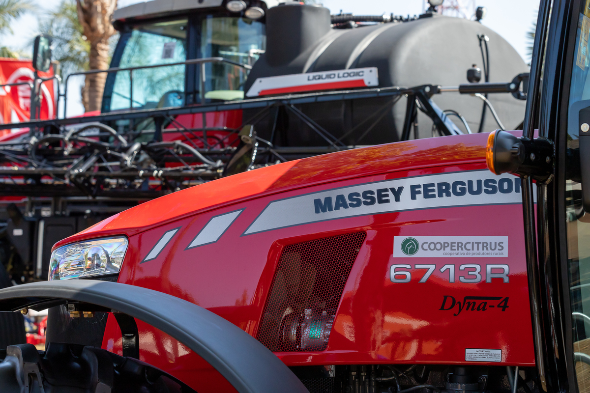 Fotografando Inovação e Tradição: Massey Ferguson na Feira Copercitrus 