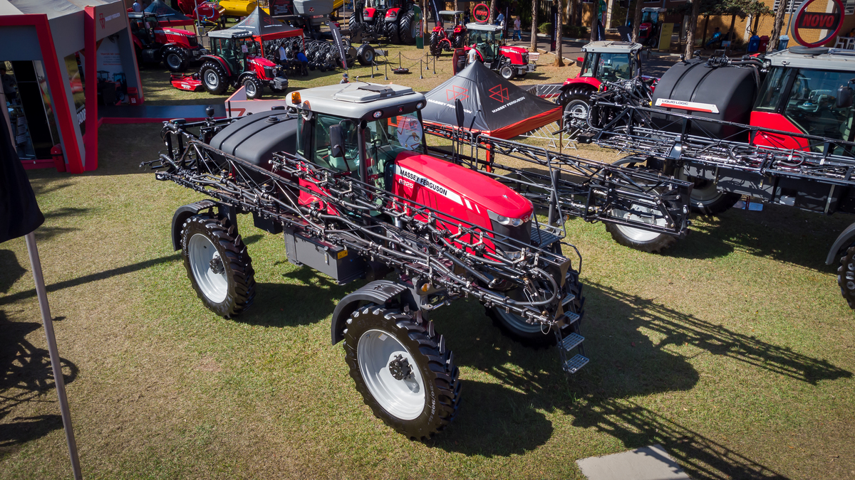 Fotografando Inovação e Tradição: Massey Ferguson na Feira Copercitrus 