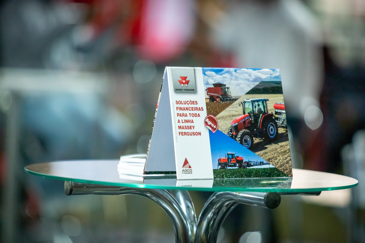 Fotografando Inovação e Tradição: Massey Ferguson na Feira Copercitrus 