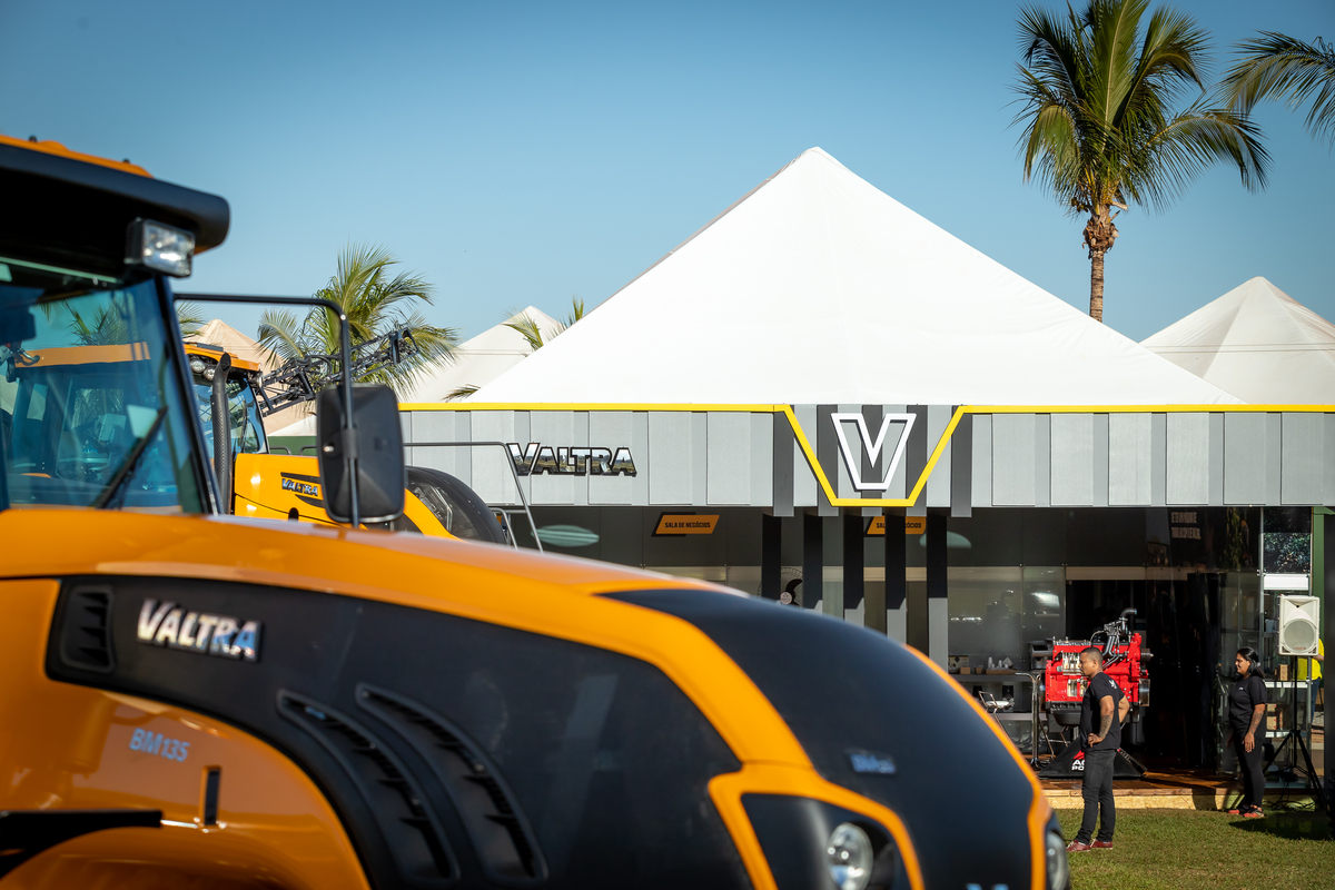 Retratando a Força do Agro: Estande da Valtra na Feira Copercitrus