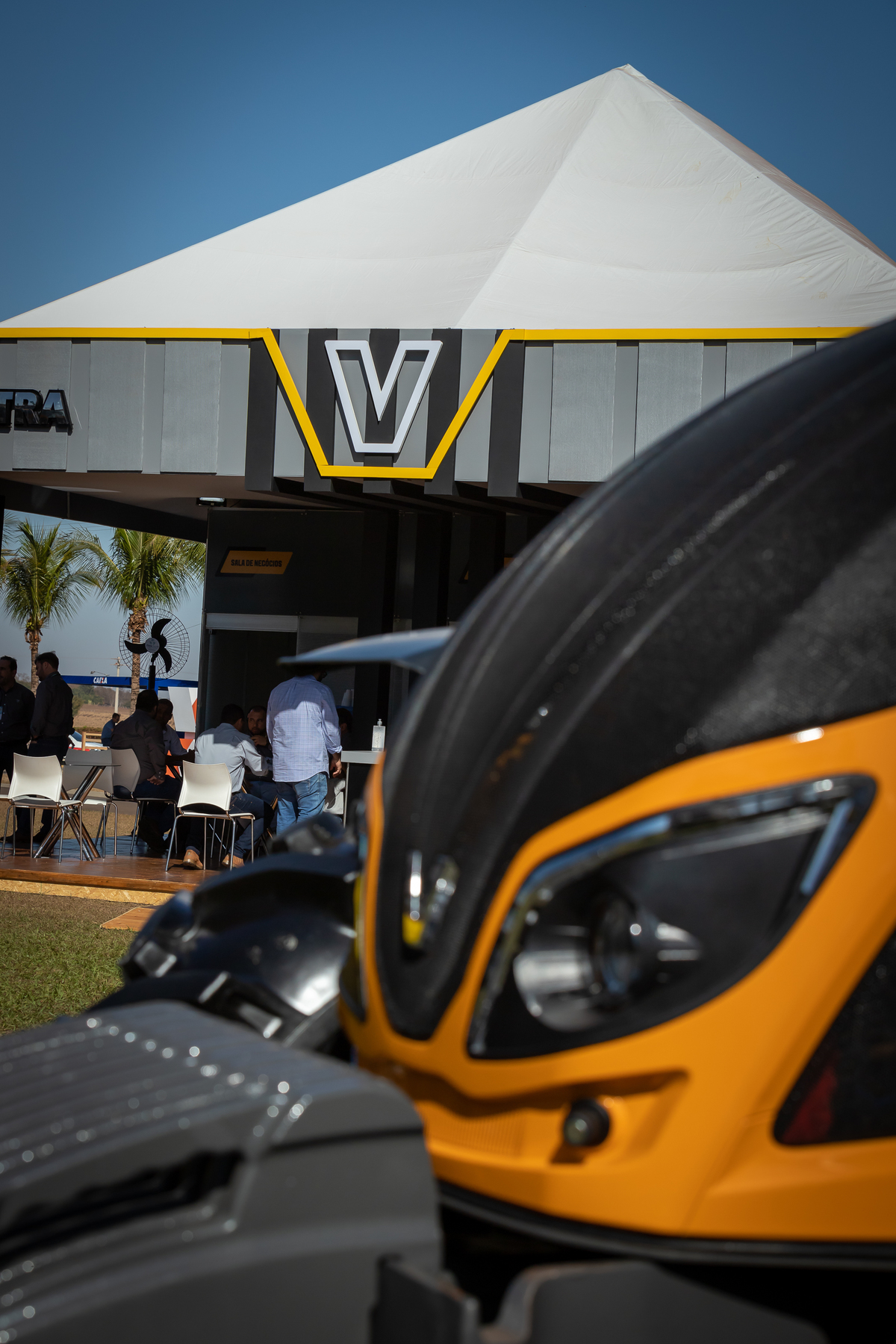 Retratando a Força do Agro: Estande da Valtra na Feira Copercitrus